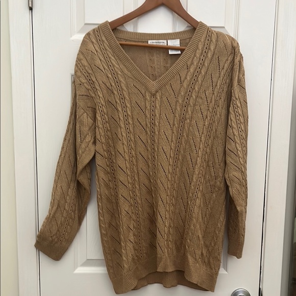 Liz Claiborne Sweaters - Liz Claiborne Gold V-Neck Cable Knit Sweater